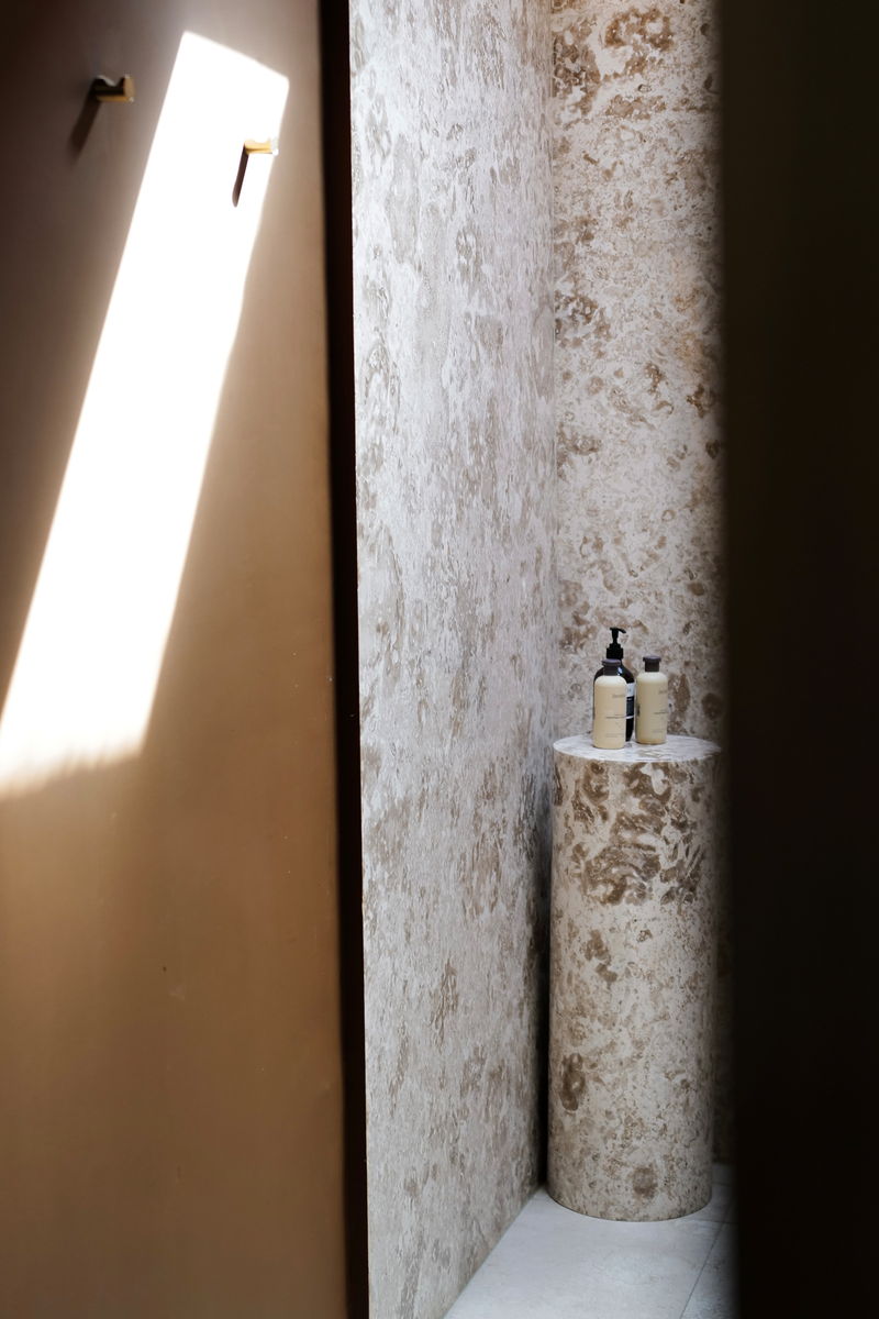 Vera Plinth