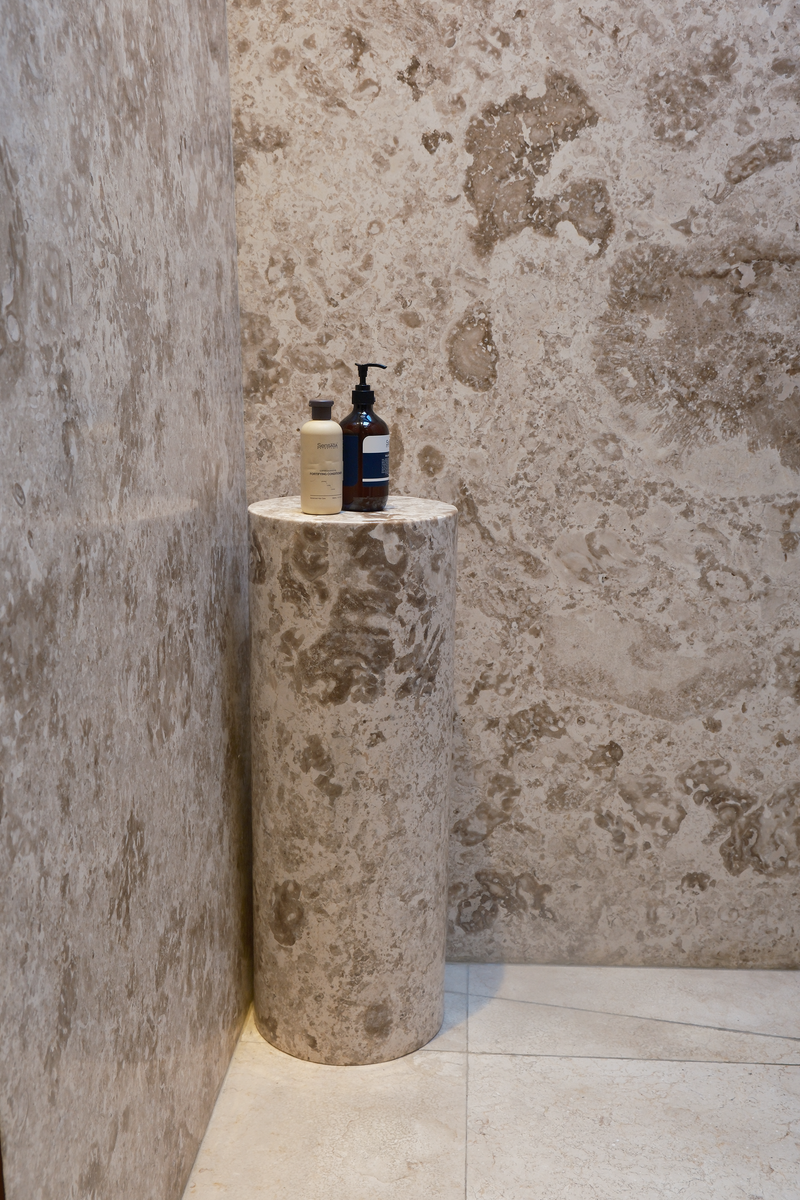 Vera Plinth